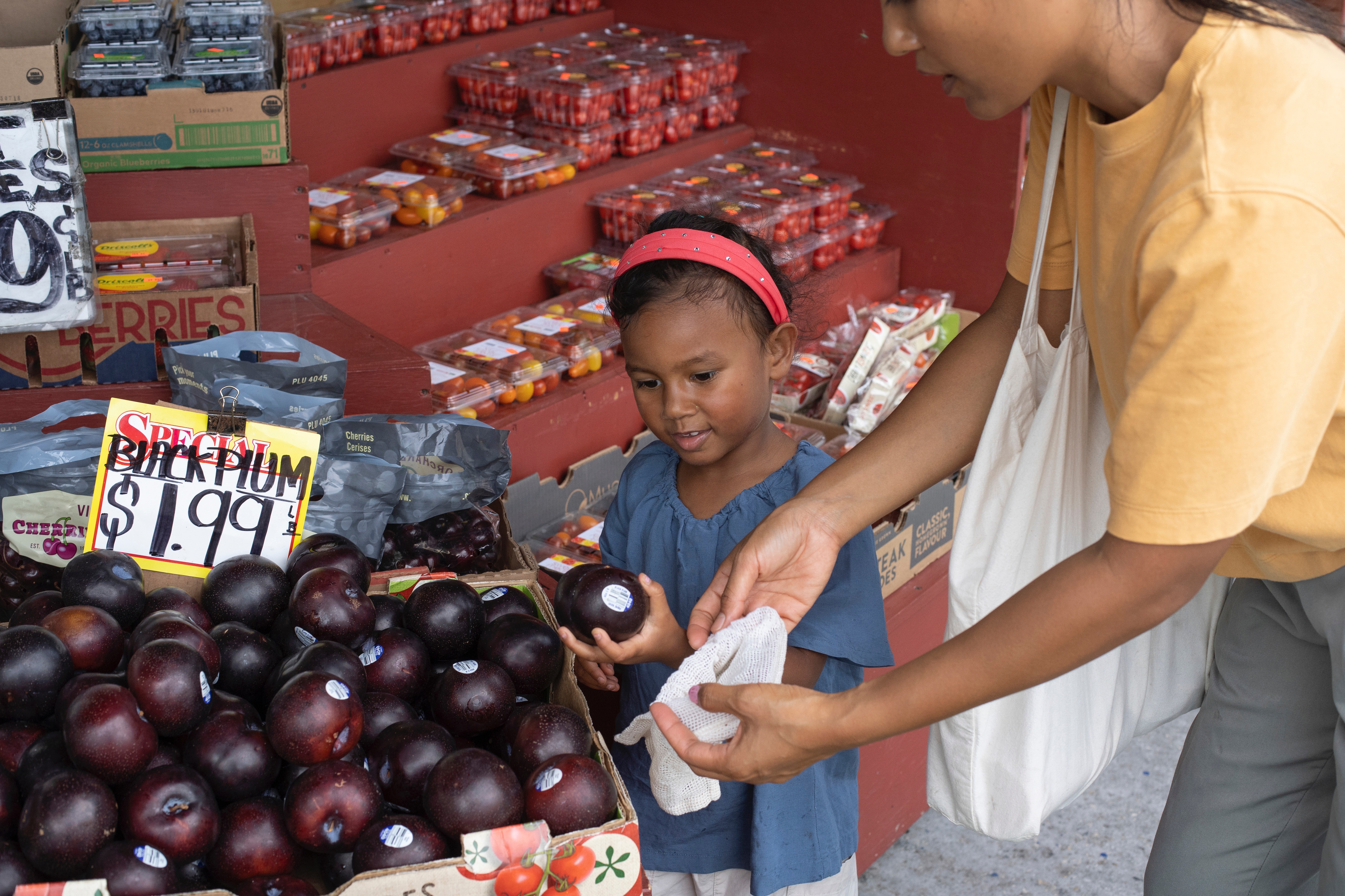Girl and mom shopping for fruits