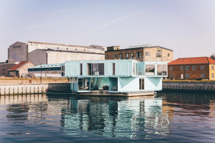 container house by nick karvounis From Unsplash, by Nick Karvounis
